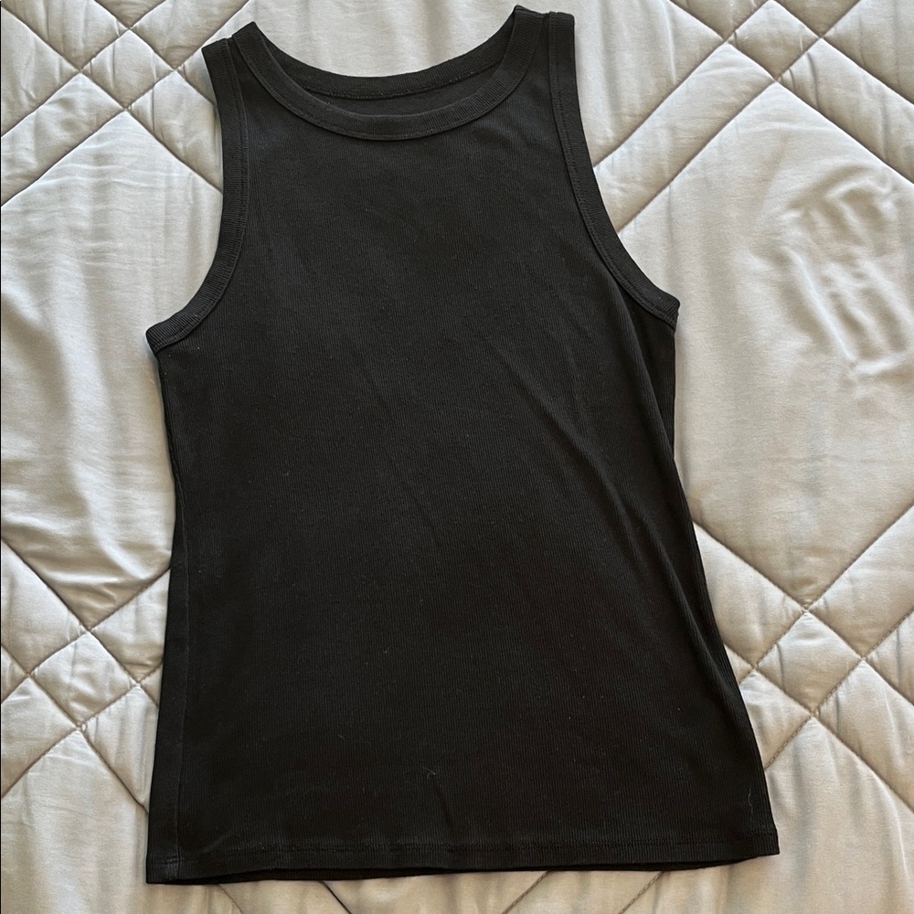 Lot of a new day layering tanks - Picture 3 of 15